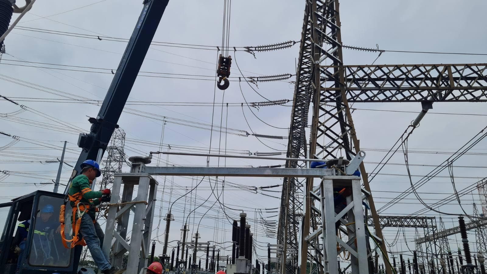 Switchyard HV Equipment Installation Aerial Buswork and OHGW Grounding and Lighting Installation thumbnail 4